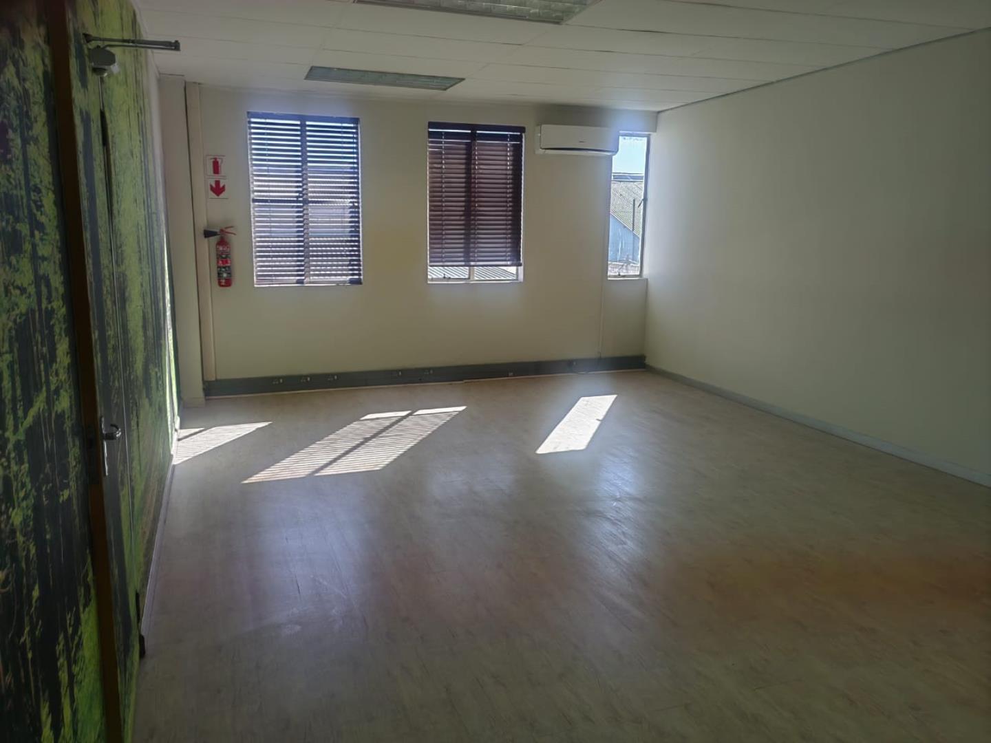 753072_office18.jpg