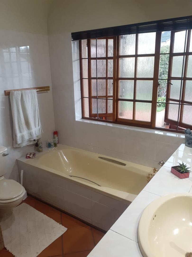 706897_2nd_Bathroom_2.jpg