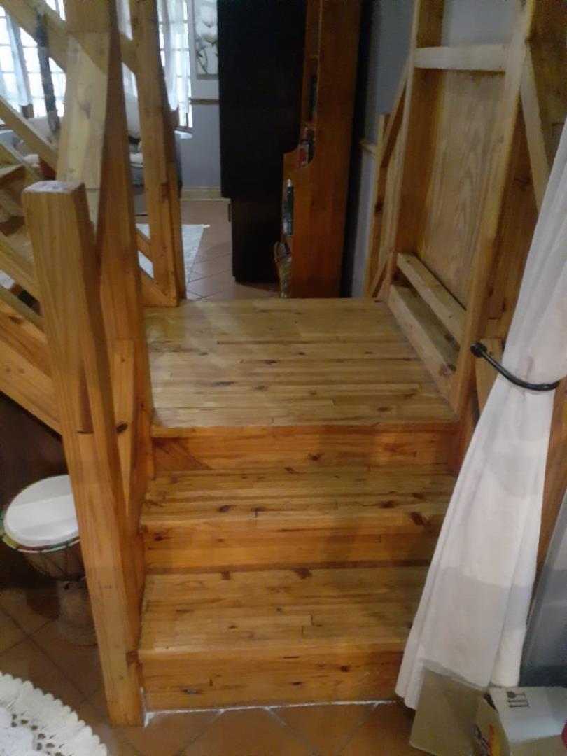 706897_Loft_stairs.jpg