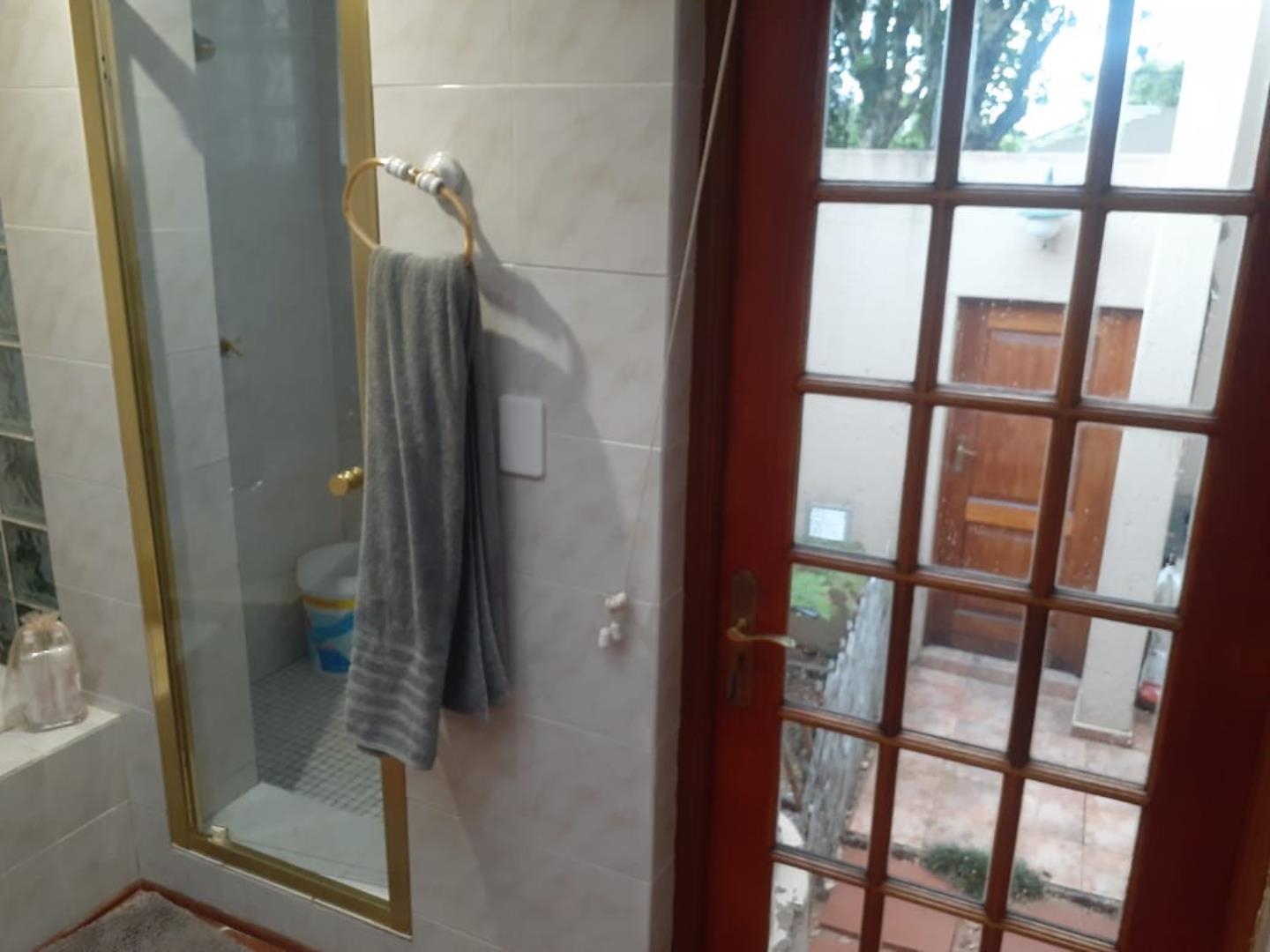 706897_Master_bathroom_1.jpg