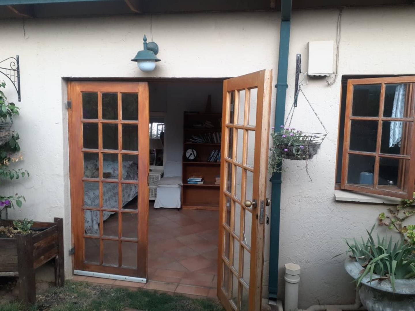 706897_cottage_entrance_1.jpg