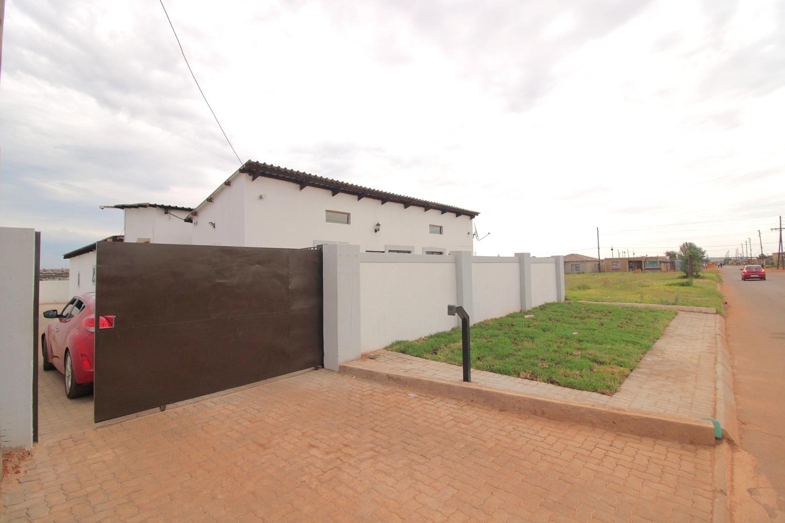 10 Bedroom Guesthouse for Sale - Gauteng