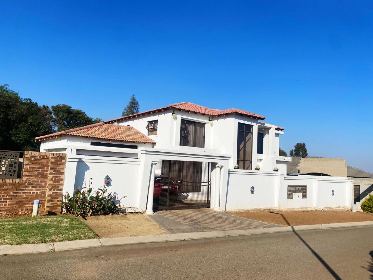 5 Bedroom  House for Sale in Johannesburg - Gauteng