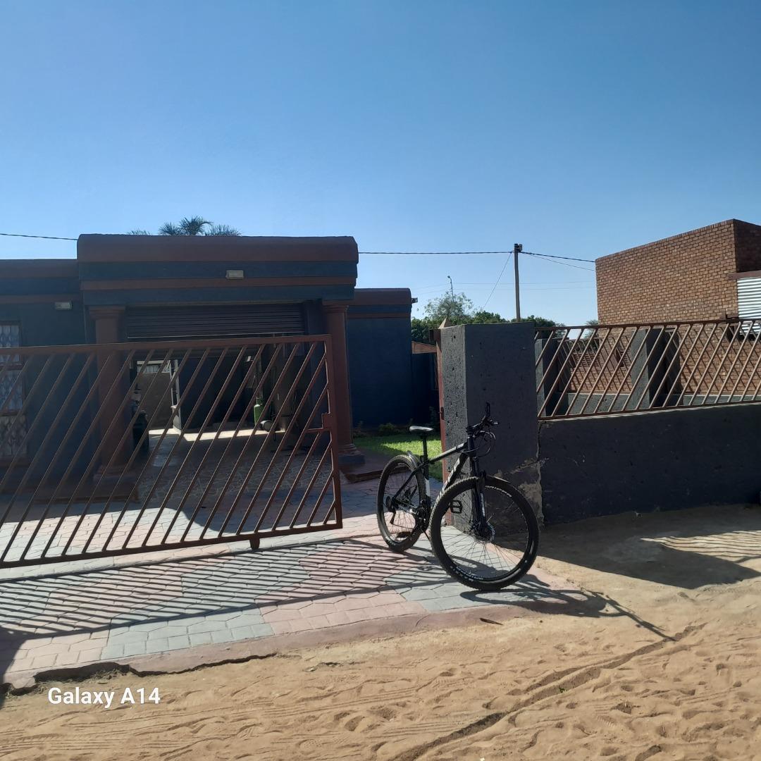 6 Bedroom House for Sale - Gauteng