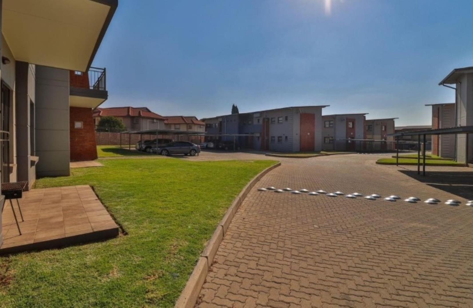 2 Bedroom House + Cottage/Flat for Sale - Gauteng