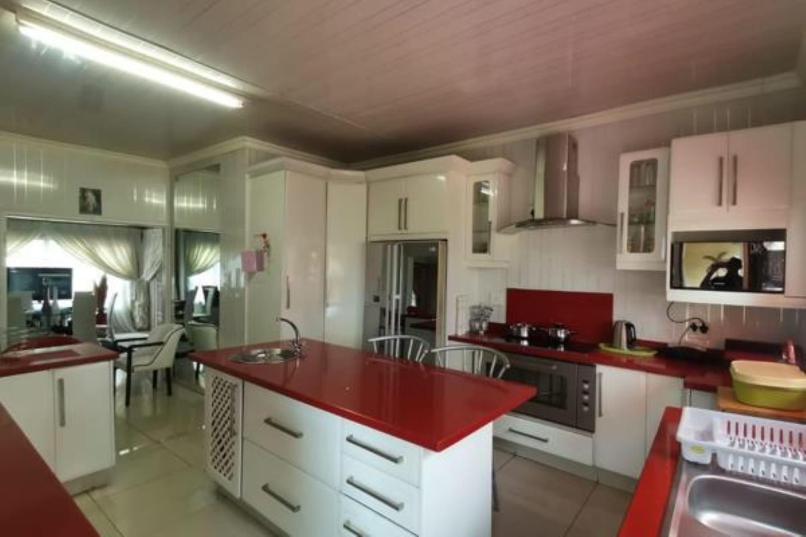 753269_Zandile_Brackendowns_-1.jpeg