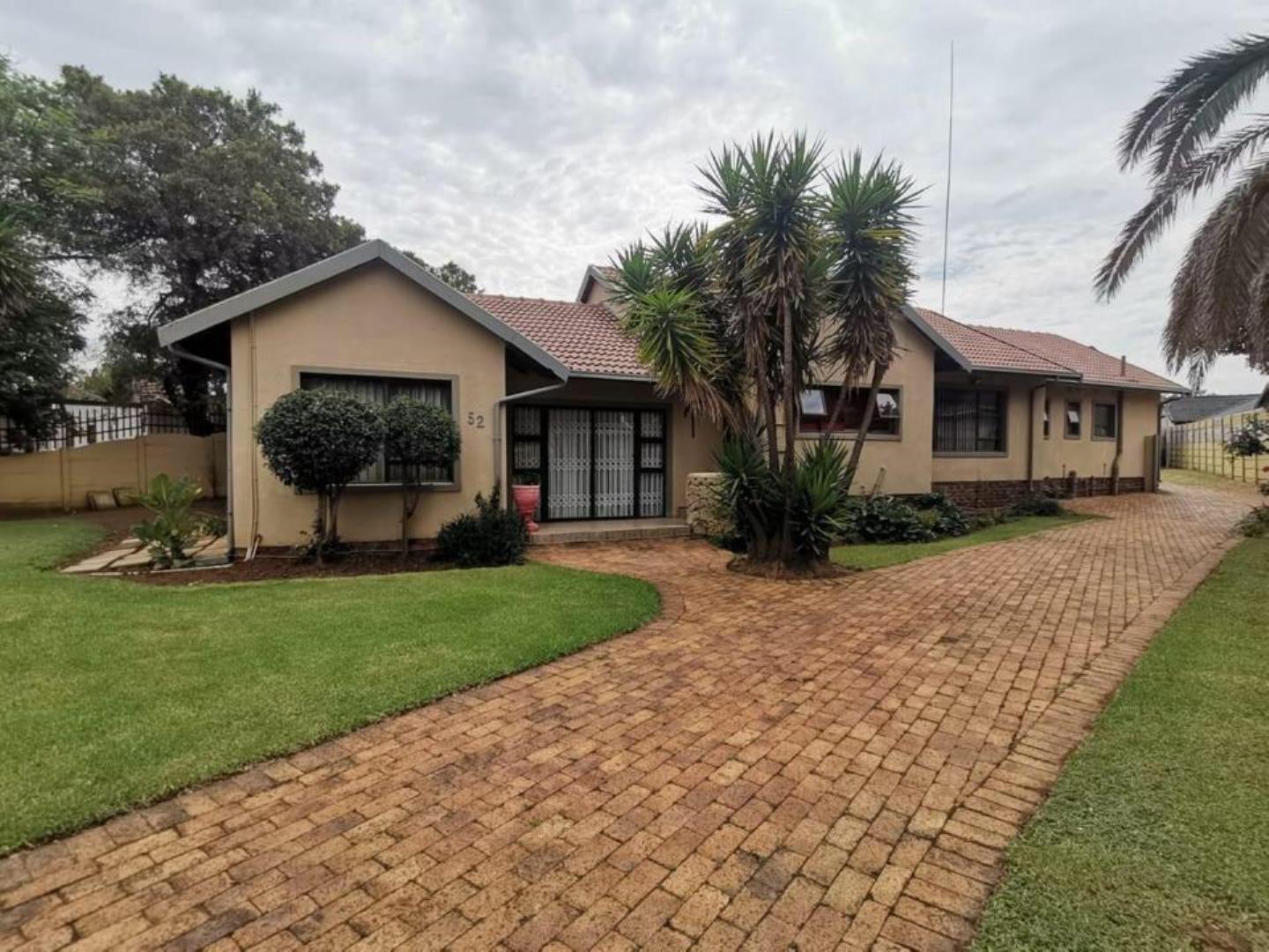 753269_Zandile_Brackendowns_-4.jpeg