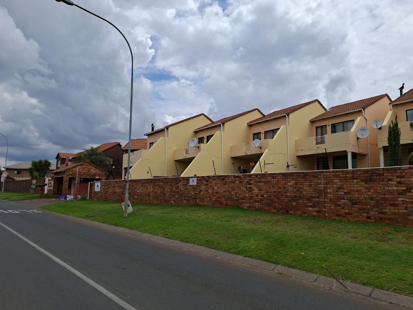 2 Bedroom Townhouse for Sale - Gauteng
