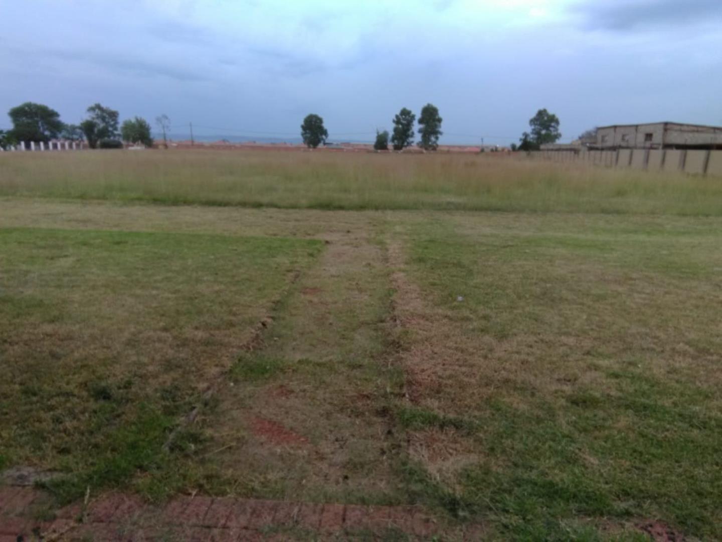 4 Bedroom House + Cottage/Flat for Sale - Gauteng